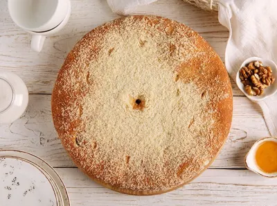 Пирог осетинский с финиками, инжиром, медом и орехами