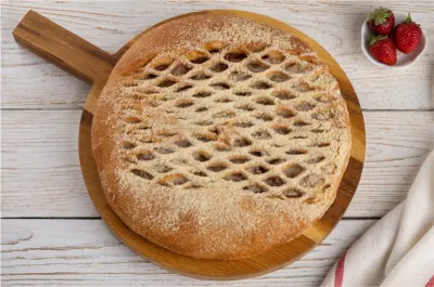 Пирог с бананом и клубникой