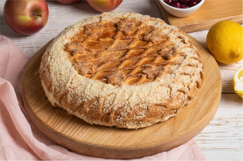 Курник с вишней, яблоками и миндалем 1,4 кг