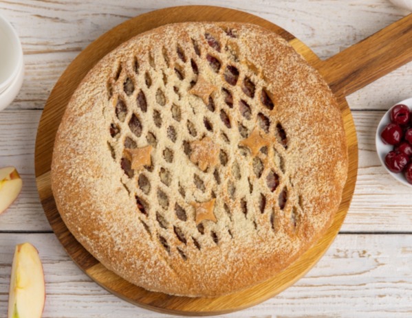 Пирог с яблоком и вишней